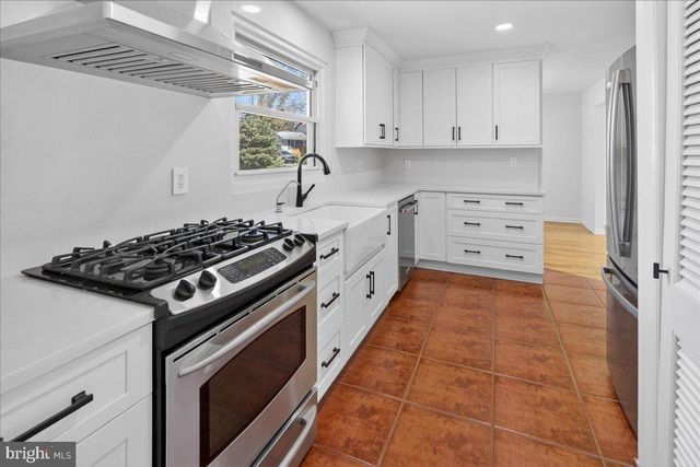 21 ALLWOOD DR, Lawrence, NJ 08648