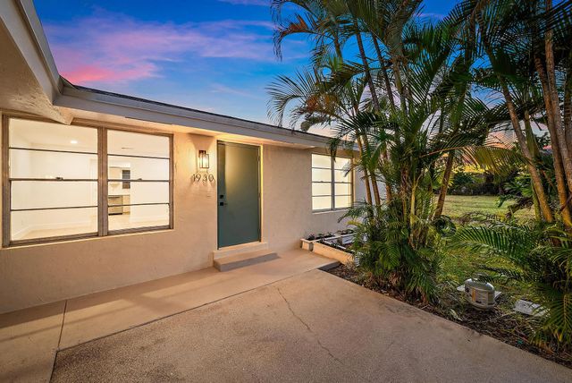 1926 Service Road, North Palm Beach, FL 33408