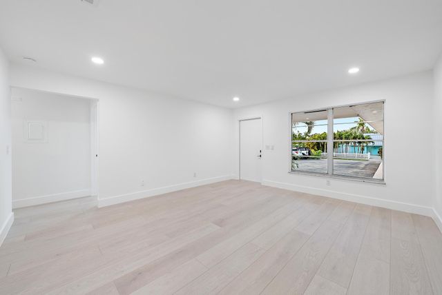 1926 Service Road, North Palm Beach, FL 33408