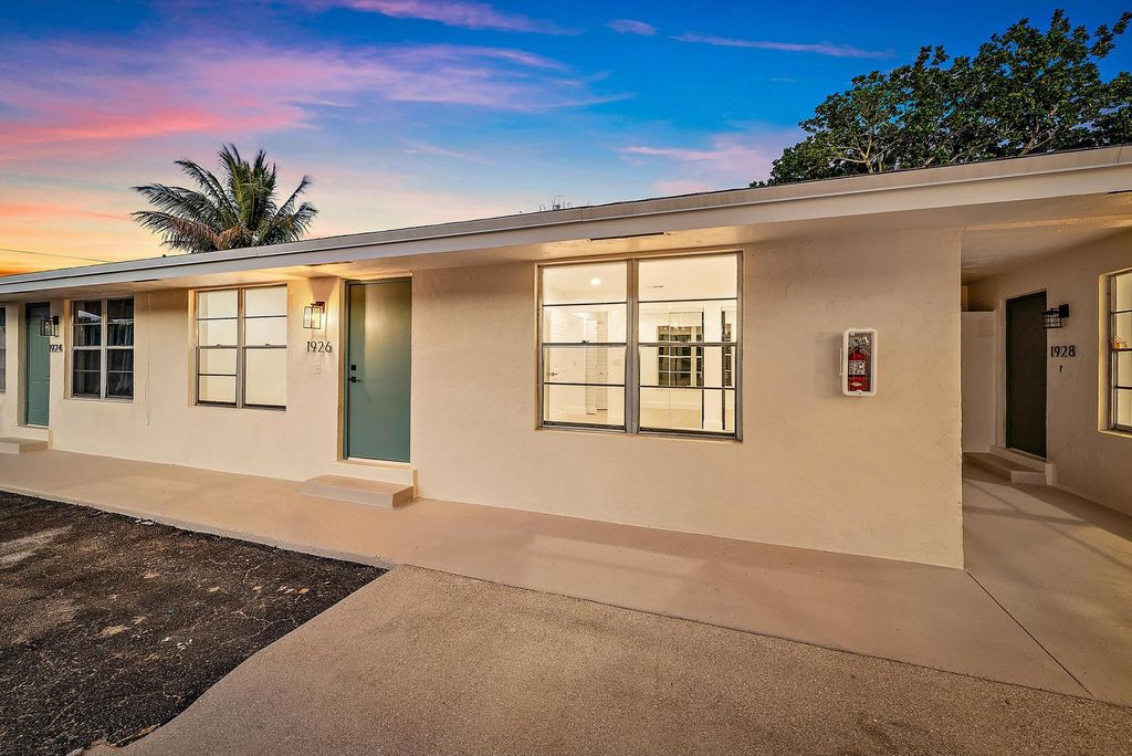 1926 Service Road, North Palm Beach, FL 33408