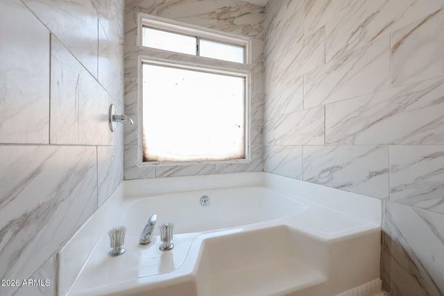 18414 N 5TH Place, Phoenix, AZ 85022