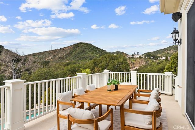 238 Lake Sherwood Drive, Lake Sherwood, CA 91361