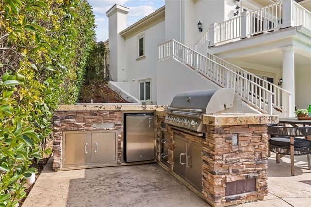 238 Lake Sherwood Drive, Lake Sherwood, CA 91361