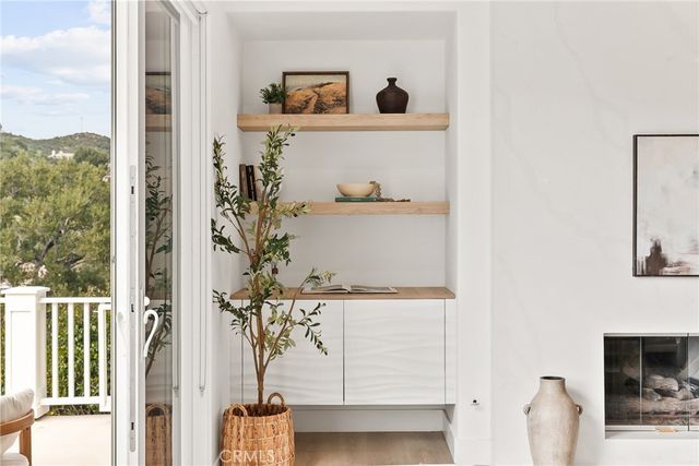 238 Lake Sherwood Drive, Lake Sherwood, CA 91361