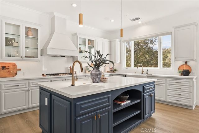 238 Lake Sherwood Drive, Lake Sherwood, CA 91361