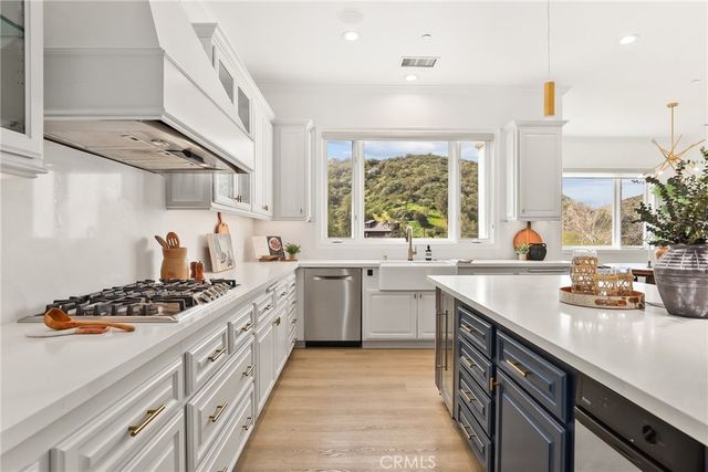 238 Lake Sherwood Drive, Lake Sherwood, CA 91361