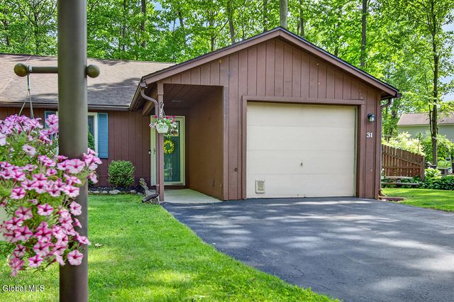 31 Glenbrook Drive, Clifton Park, NY 12065
