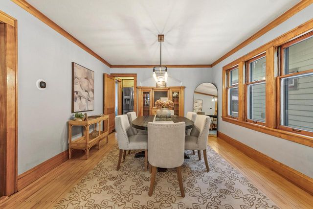 3046 N Newhall STREET, Milwaukee, WI 53211