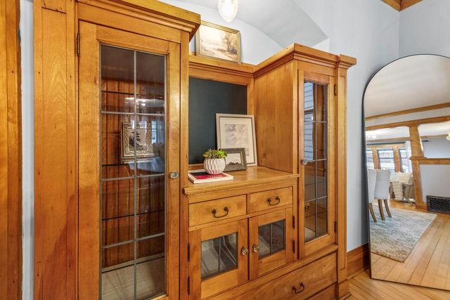 3046 N Newhall STREET, Milwaukee, WI 53211