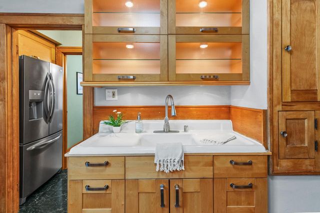 3046 N Newhall STREET, Milwaukee, WI 53211