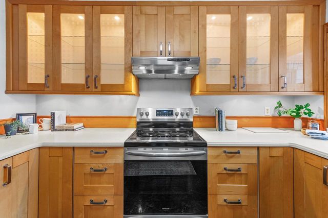 3046 N Newhall STREET, Milwaukee, WI 53211