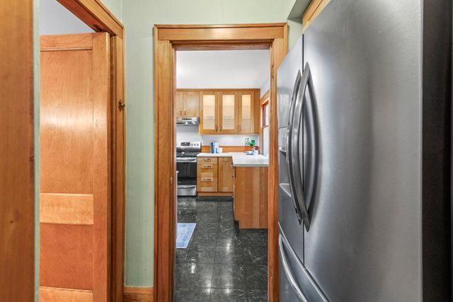 3046 N Newhall STREET, Milwaukee, WI 53211