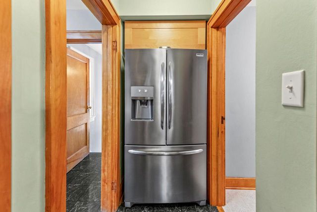 3046 N Newhall STREET, Milwaukee, WI 53211