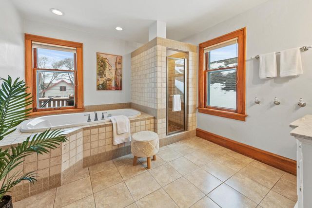 3046 N Newhall STREET, Milwaukee, WI 53211