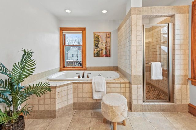 3046 N Newhall STREET, Milwaukee, WI 53211