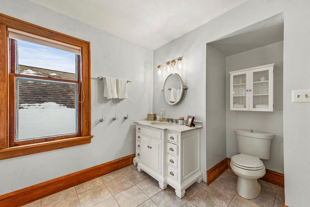 3046 N Newhall STREET, Milwaukee, WI 53211