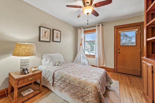 3046 N Newhall STREET, Milwaukee, WI 53211