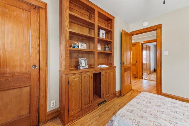 3046 N Newhall STREET, Milwaukee, WI 53211