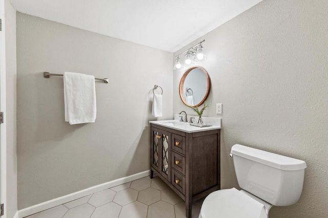 3046 N Newhall STREET, Milwaukee, WI 53211