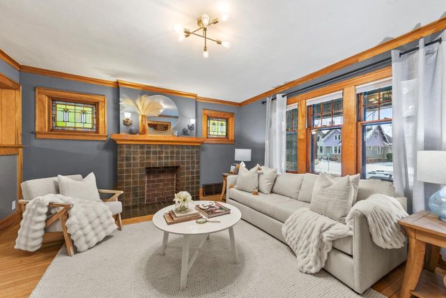 3046 N Newhall STREET, Milwaukee, WI 53211