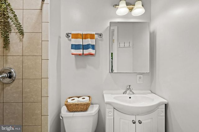 2114 N EARLEY ST, Alexandria, VA 22302