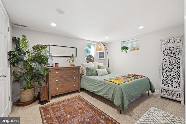 2114 N EARLEY ST, Alexandria, VA 22302