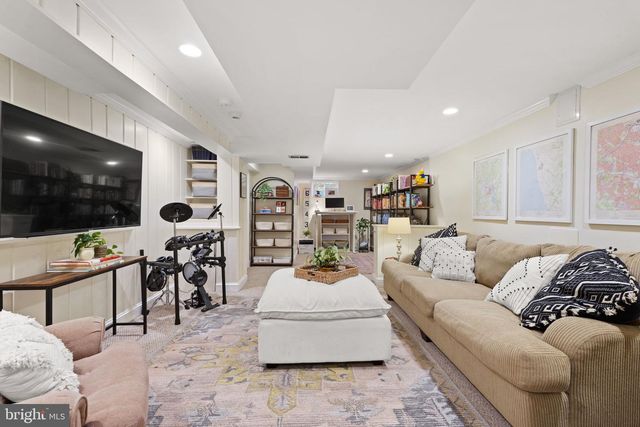 2114 N EARLEY ST, Alexandria, VA 22302