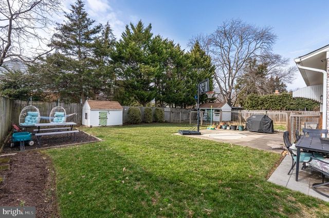 2114 N EARLEY ST, Alexandria, VA 22302