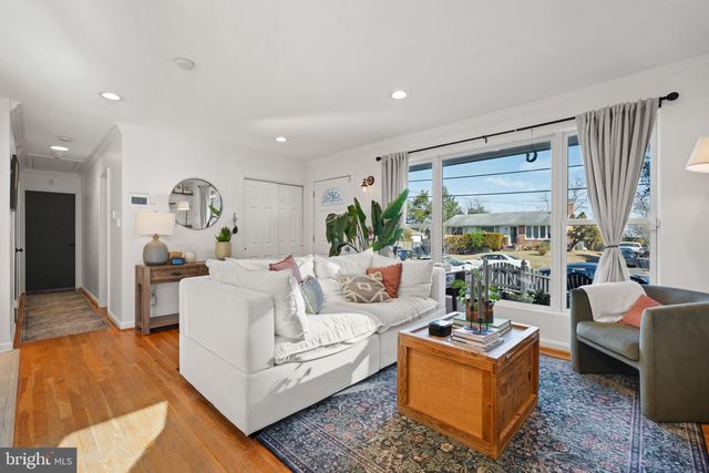 2114 N EARLEY ST, Alexandria, VA 22302