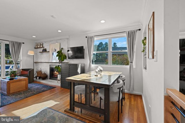 2114 N EARLEY ST, Alexandria, VA 22302