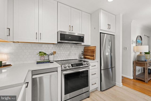 2114 N EARLEY ST, Alexandria, VA 22302