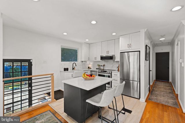 2114 N EARLEY ST, Alexandria, VA 22302