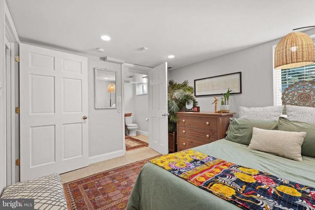 2114 N EARLEY ST, Alexandria, VA 22302