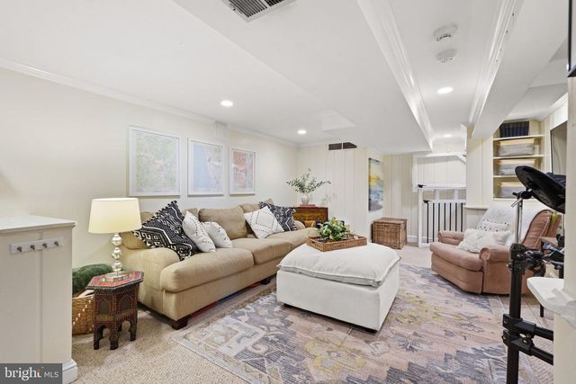 2114 N EARLEY ST, Alexandria, VA 22302