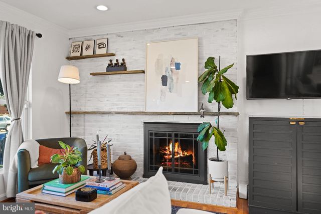 2114 N EARLEY ST, Alexandria, VA 22302