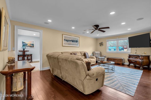 35 Yorkshire Drive, Toms River, NJ 08753