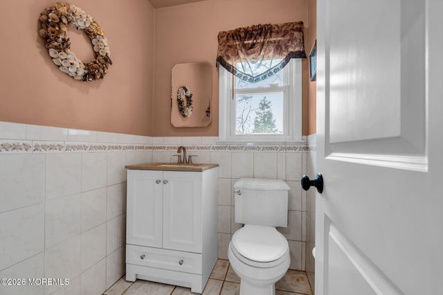 35 Yorkshire Drive, Toms River, NJ 08753