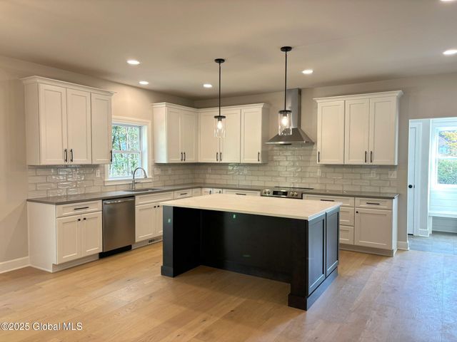 2 Hunter Court, Milton, NY 12020