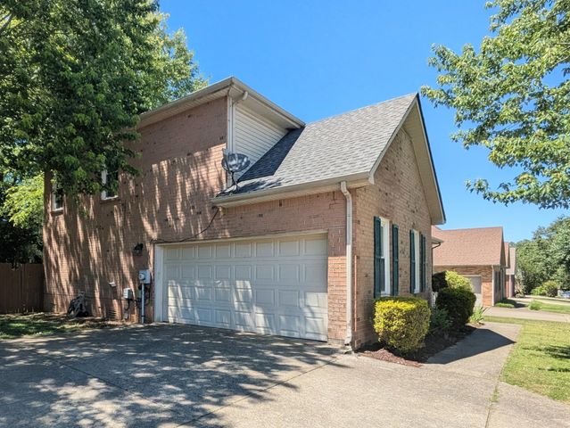 313 Castlemere Ct, Murfreesboro, TN 37130