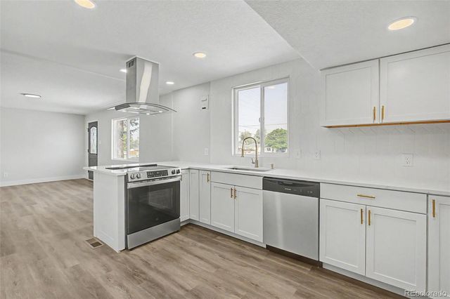 901 S RALEIGH Street, Denver, CO 80219