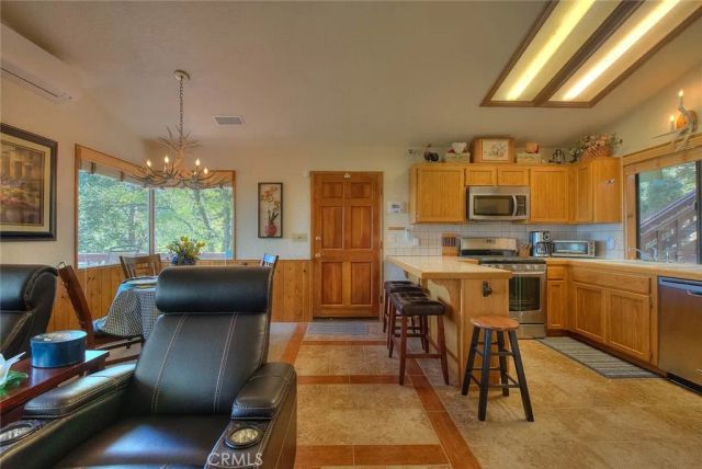 1059 Mercury, Crestline, CA 92325