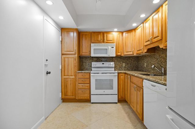 1950 S OCEAN Drive PHB, Hallandale Beach, FL 33009