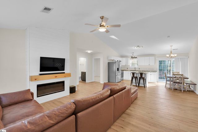 466 Pleasant Green Drive, Inman, SC 29349