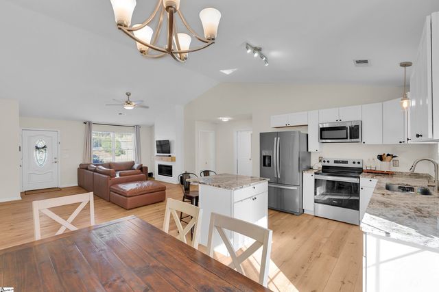 466 Pleasant Green Drive, Inman, SC 29349