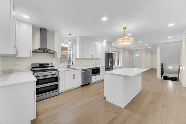 6341 N Campbell Avenue, Chicago, IL 60659