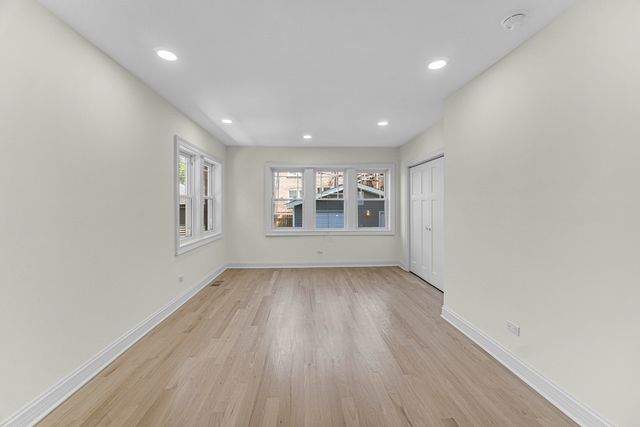 6341 N Campbell Avenue, Chicago, IL 60659