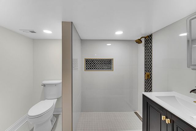 6341 N Campbell Avenue, Chicago, IL 60659