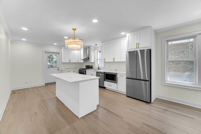 6341 N Campbell Avenue, Chicago, IL 60659
