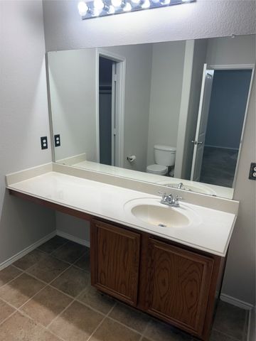 9884 Autumn Sage Drive, Fort Worth, TX 76108