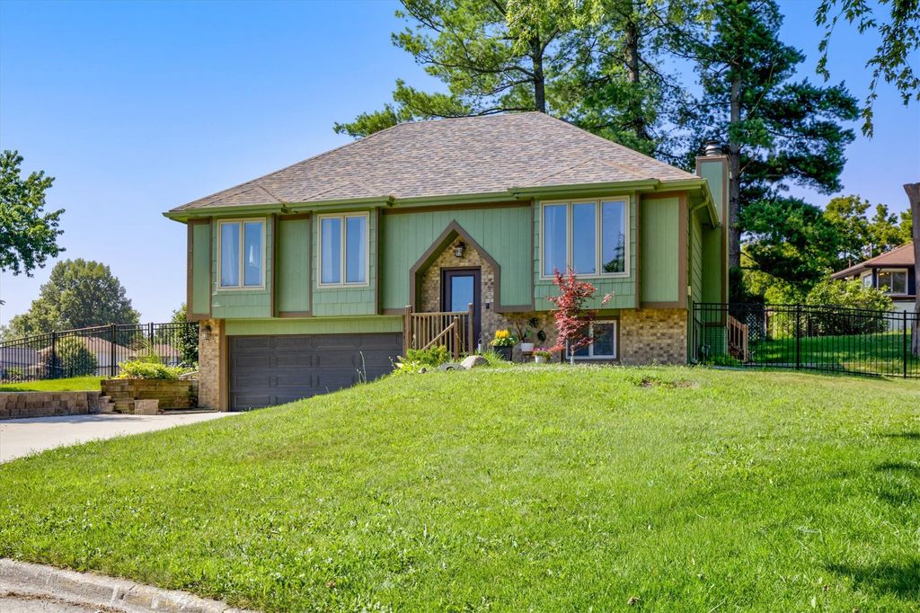 1161 Columbine Circle, Norwalk, IA 50211